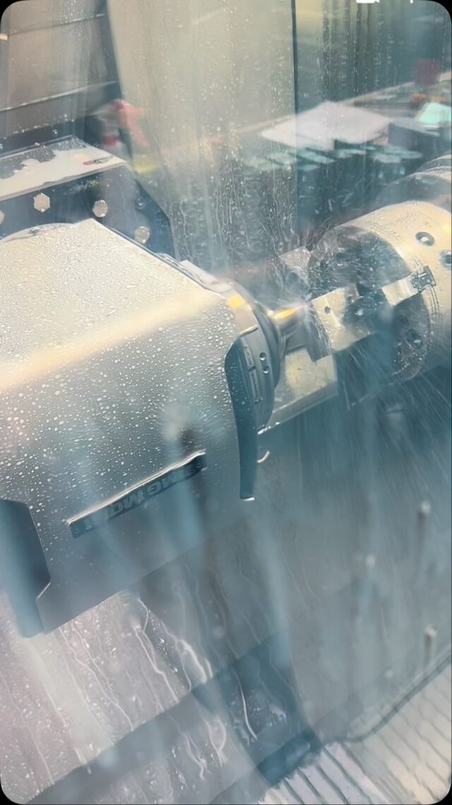 Aus rund wird eckig – und am Ende komplett fertig!
Unsere neue DMG CLX 450 TC zeigt, was moderne Fertigung bedeutet ⚙️
Fräsen, Drehen, Komplettbearbeitung – alles in einem Durchgang 🔧
Effizienz trifft Präzision ✅

#dmgmori #clx450tc #cnc #fertigung #maschinenbau #zerspanung #innovation #madeingermany #cncmachining #komplettbearbeitung#utagmbh